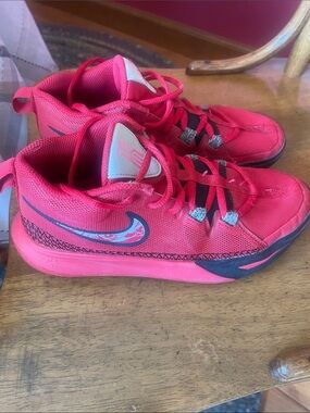 Nike Kyrie Red Low-Top Basketball Sneakers